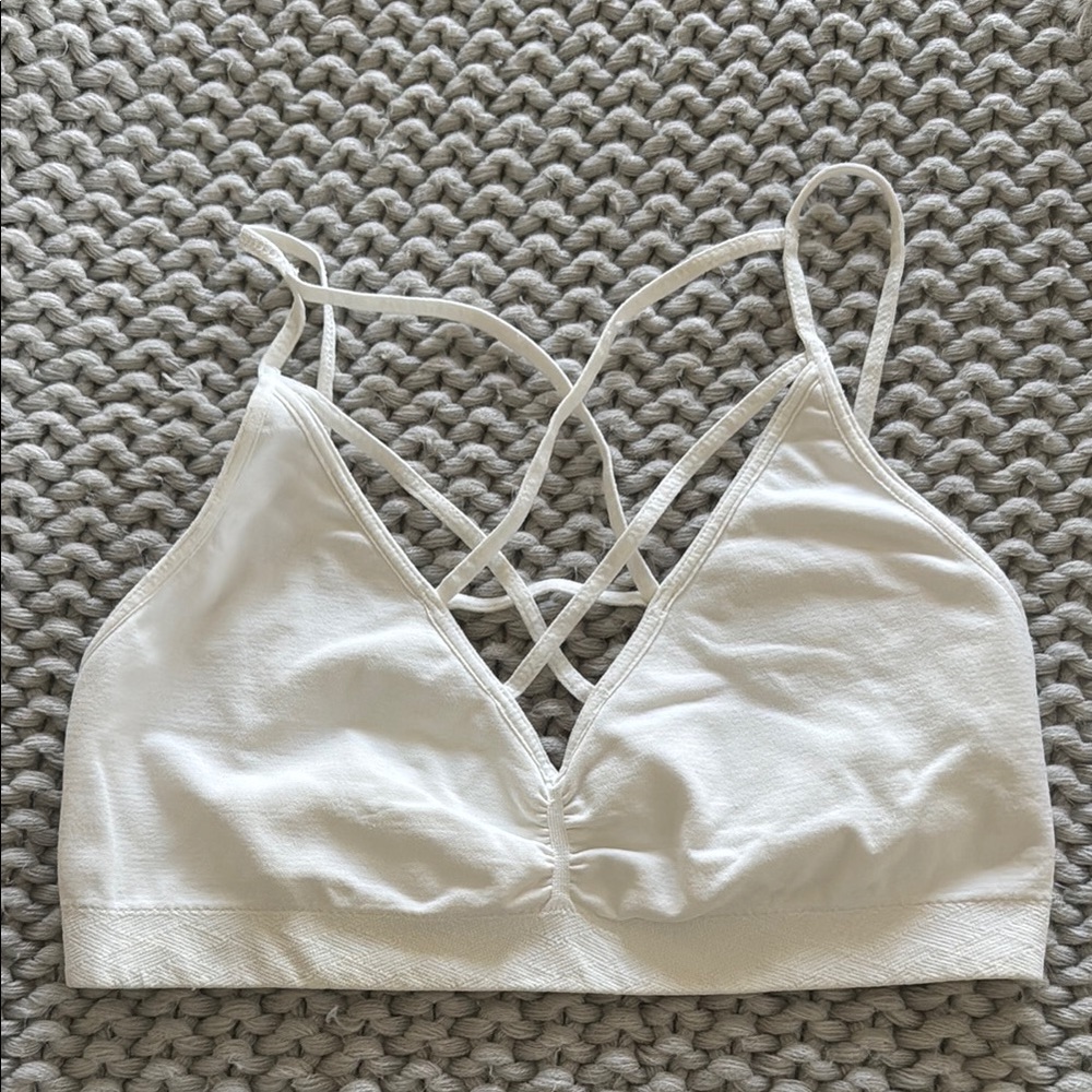 White Seamless Sports Bra with Criss-Cross Straps